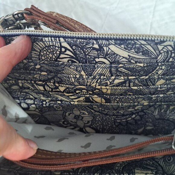 The SAK Sakroots Large Smartphone Crossbody Wallet Navy Spirit Desert Blue Cream - Picture 7 of 9